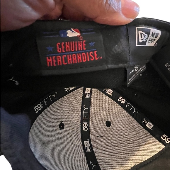 New Era Cincinnati Reds 59Fifty Black On Black Fitted Hat - 7 1/8 - Picture 6 of 7